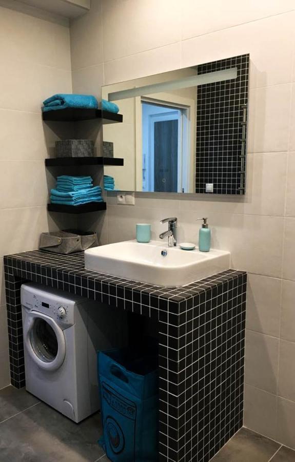 Rr Bus Station Apartment Bratislava Bagian luar foto