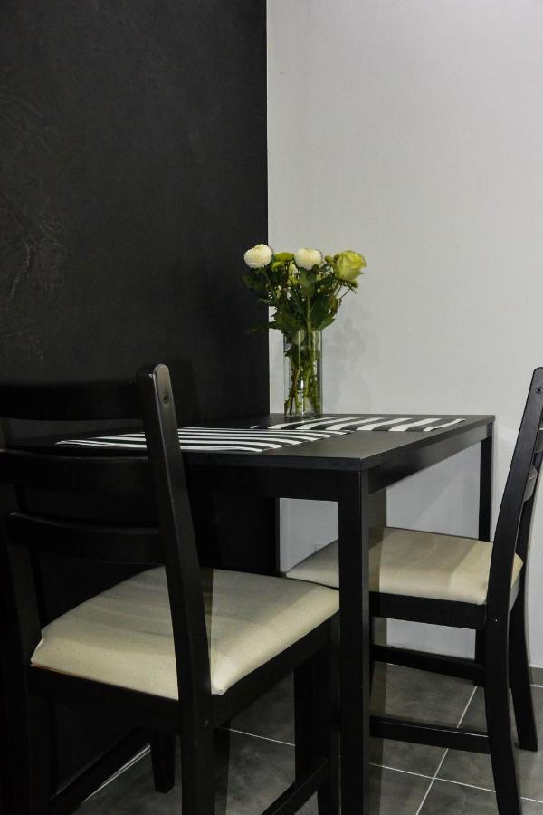 Rr Bus Station Apartment Bratislava Bagian luar foto
